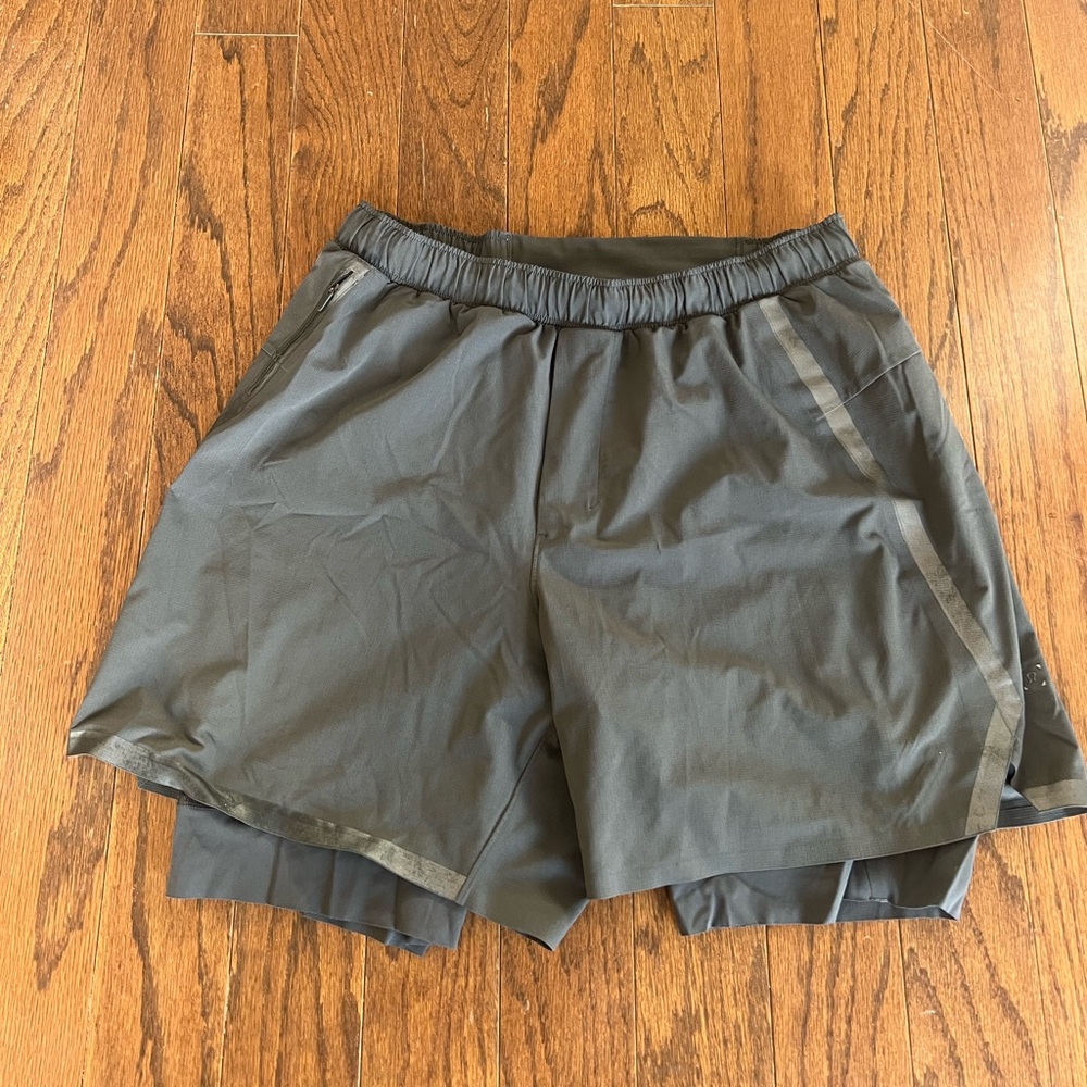 Men’s Lululemon Grey Surge Lined 6 Inch Short Medium M